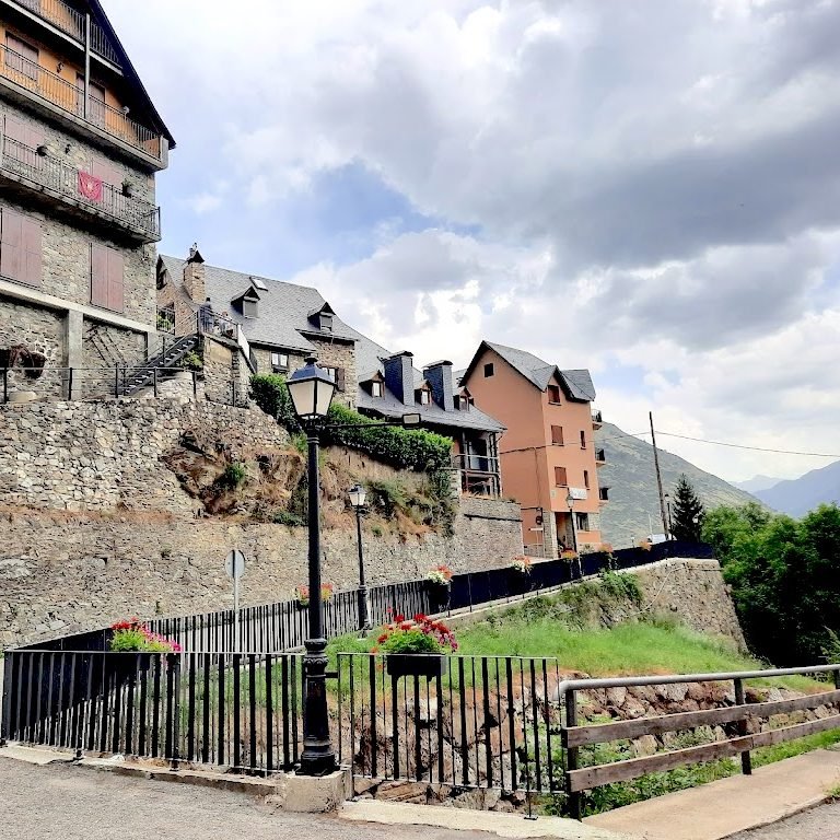 pueblo de casau valle de aran calle
